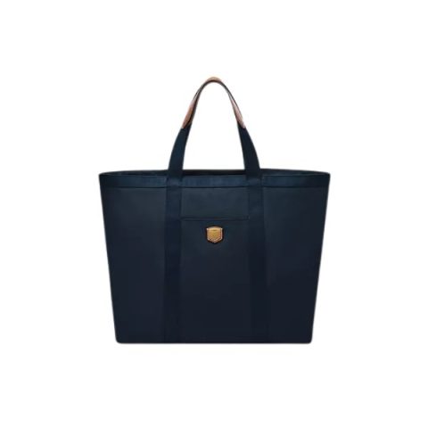 Cartera Fossil MBG9629400: bolso tote grande de nylon azul marino con asas de cuero y placa metálica dorada, vista de frente